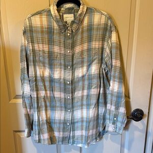 American Eagle Outfitters Blue and Cream/Light Pink Plaid Shirt